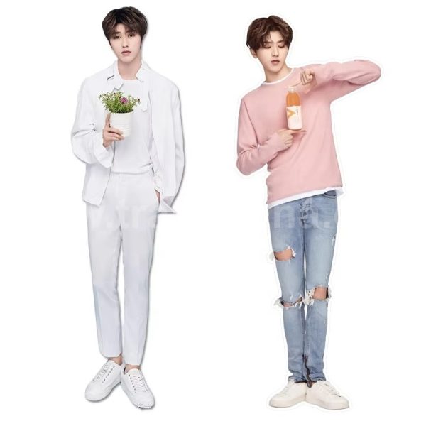 Standee Hình Nhân DanaWall: Giải Pháp Quảng Cáo Ấn Tượng,